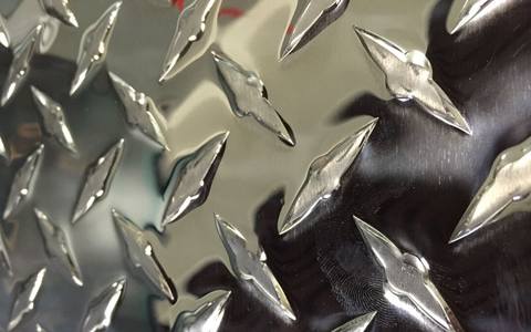 铝合金花纹铝板材需要注意哪些呢? 铝合金花纹铝板材需要注意哪些呢?