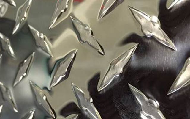 镜面指针花纹铝板材选择哪家好？